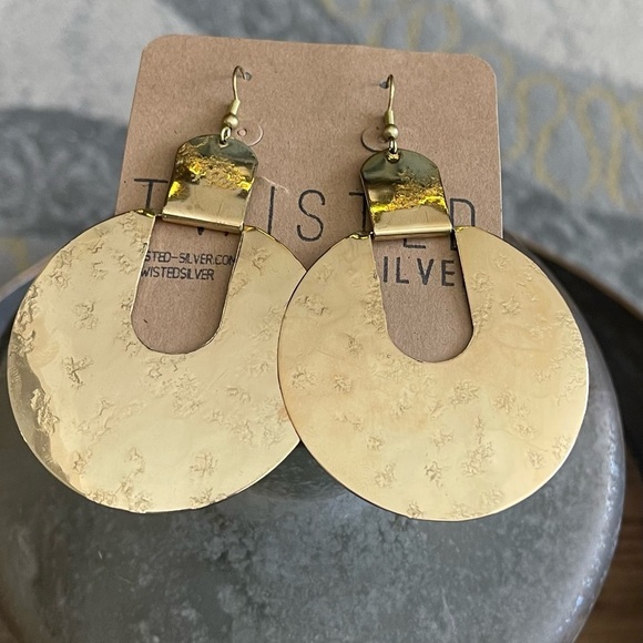 Elegant Gold Hoop Earrings - Picture 2 of 5